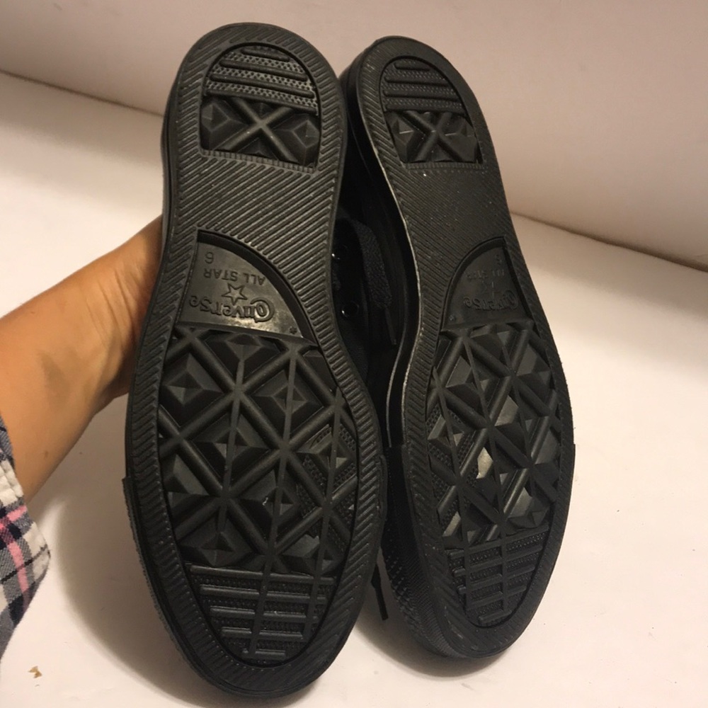 Converse - Picture 2 of 4